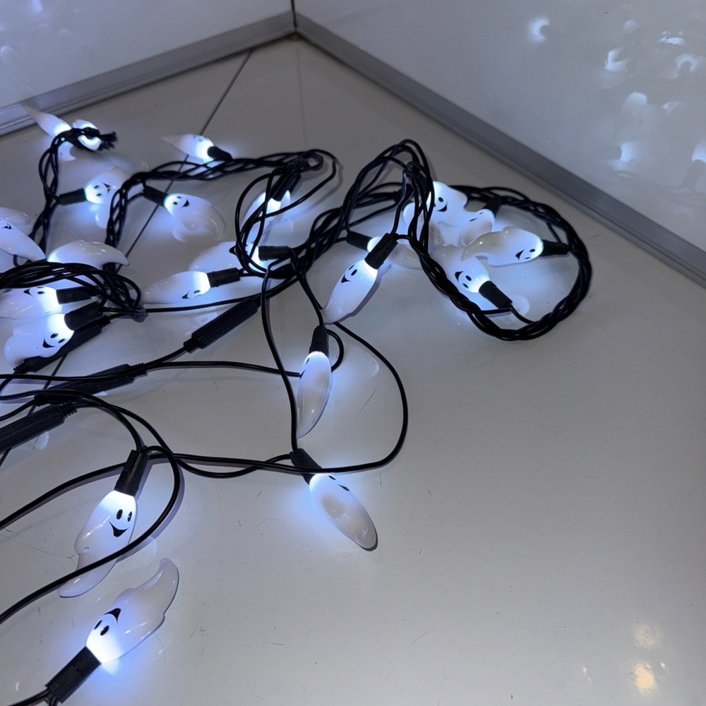 Member's Mark 16 Function LED Ghost Lights 40 Light Strand Indoor/Outdoor Works - Picture 4 of 6